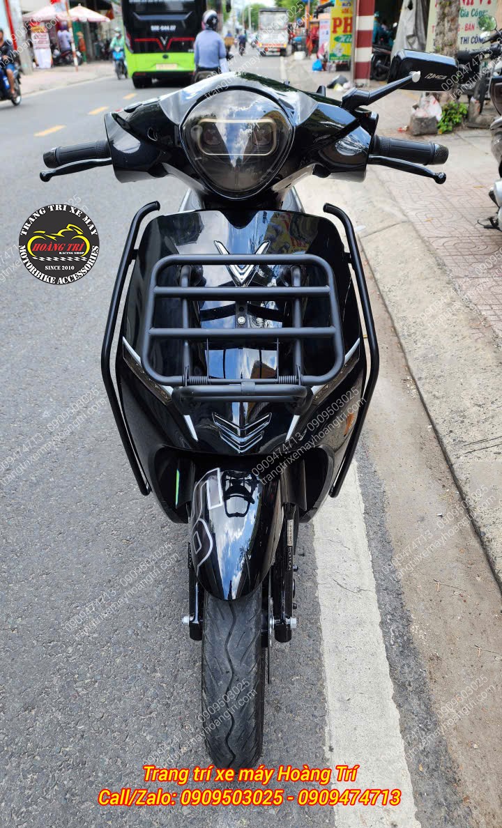 Tổng thể đầu xe Feliz nổi bật hơn sau khi trang bị baga trước