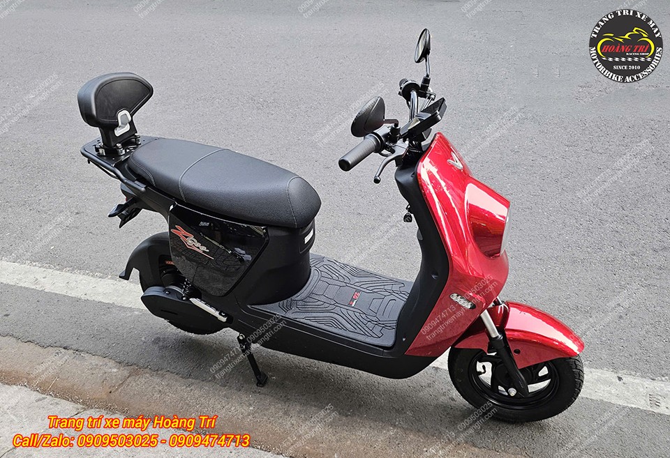 Góc nghiêng nổi bật thiết kế baga sau NMAX kết hợp tựa lưng chắc chắn, sang trọng