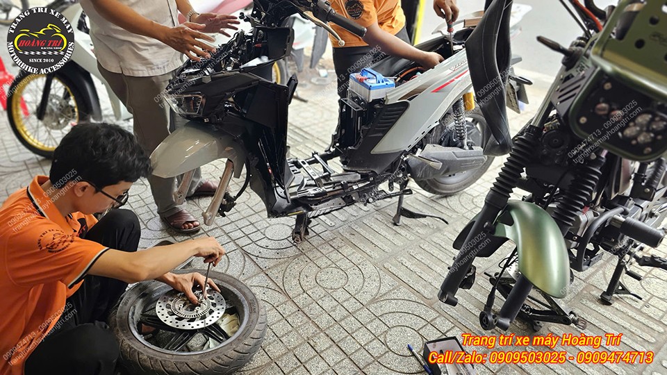 Quá trình lắp đặt và cố định đĩa xung ABS được thực hiện cẩn thận