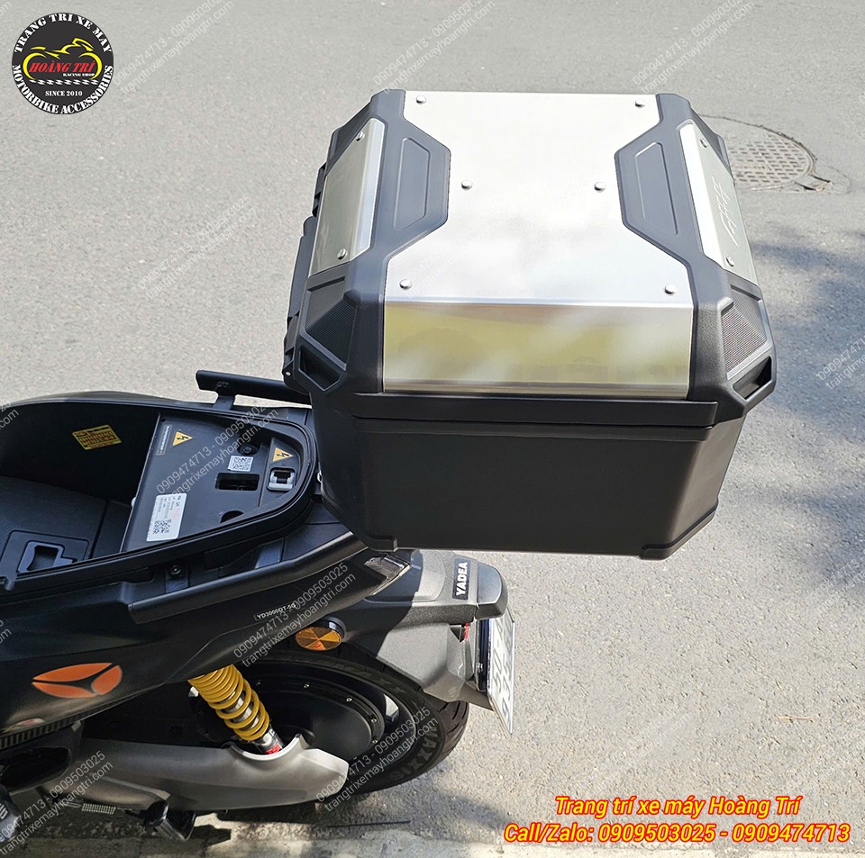 Thùng sau Givi B42N chính hãng mang đến không gian chứa đồ rộng rãi cho Velax U