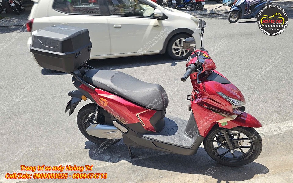 Yadea Velax U trở nên tiện dụng hơn với bộ thùng sau chính hãng