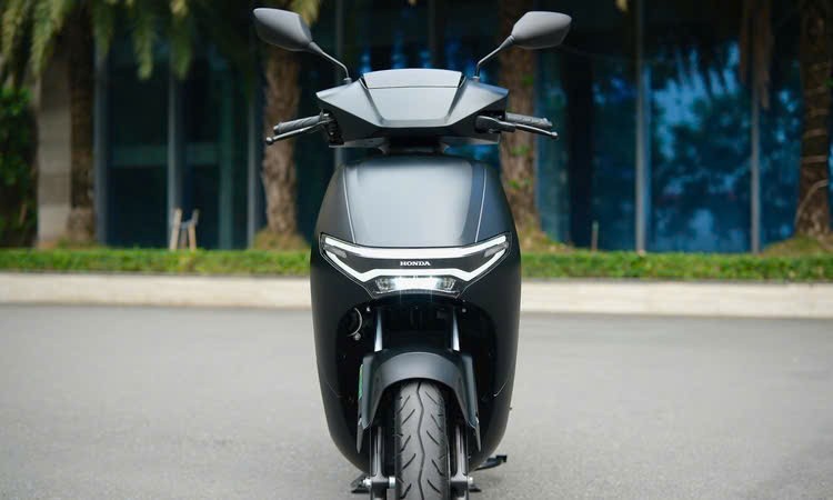 Đầu xe Honda CUV e 2026 sở hữu dải đèn LED sắc nét, mang phong cách tương lai đầy cuốn hút