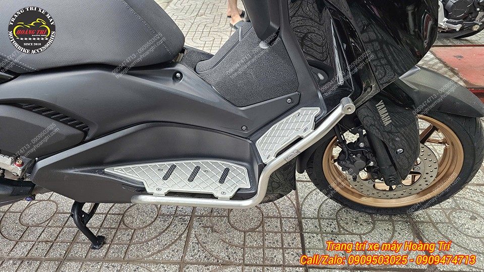 Góc nhìn chi tiết bộ khung chống đổ Loboo lắp chuẩn xe XMAX 300 hiện đại