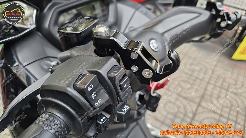 Móc treo đồ Biker có thể bật ra hoặc gập vào tùy vào nhu cầu sử dụng của bạn