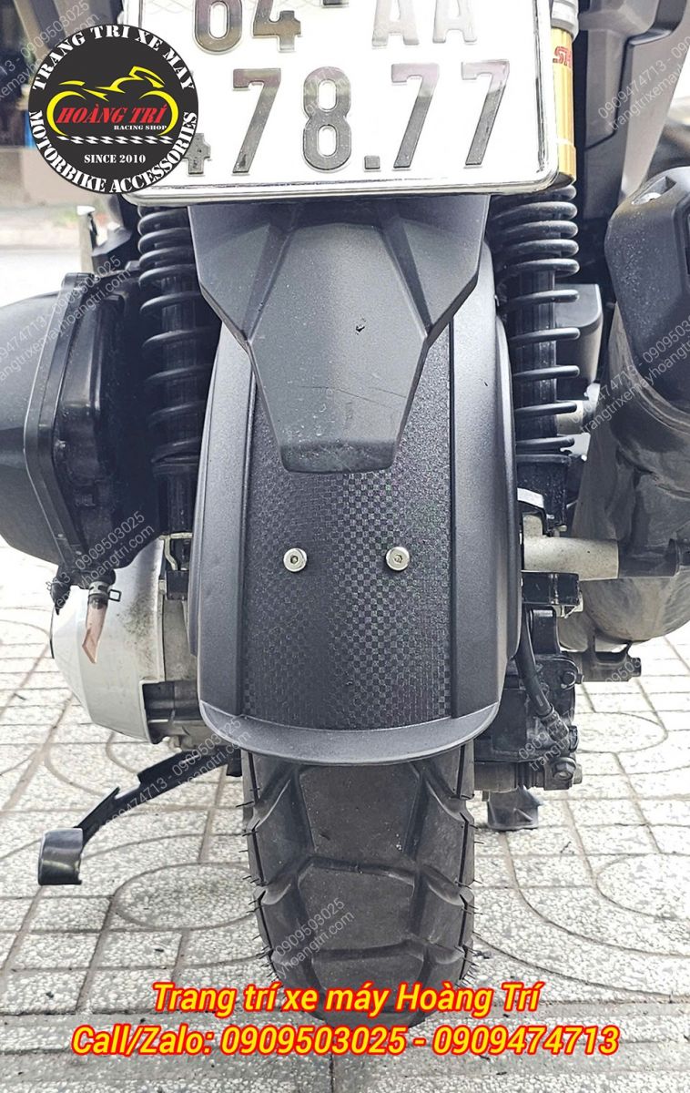 Cận cảnh chắn bùn nguyên khối Honda ADV 150/160 lắp chuẩn, hạn chế bùn đất bắn lên hiệu quả