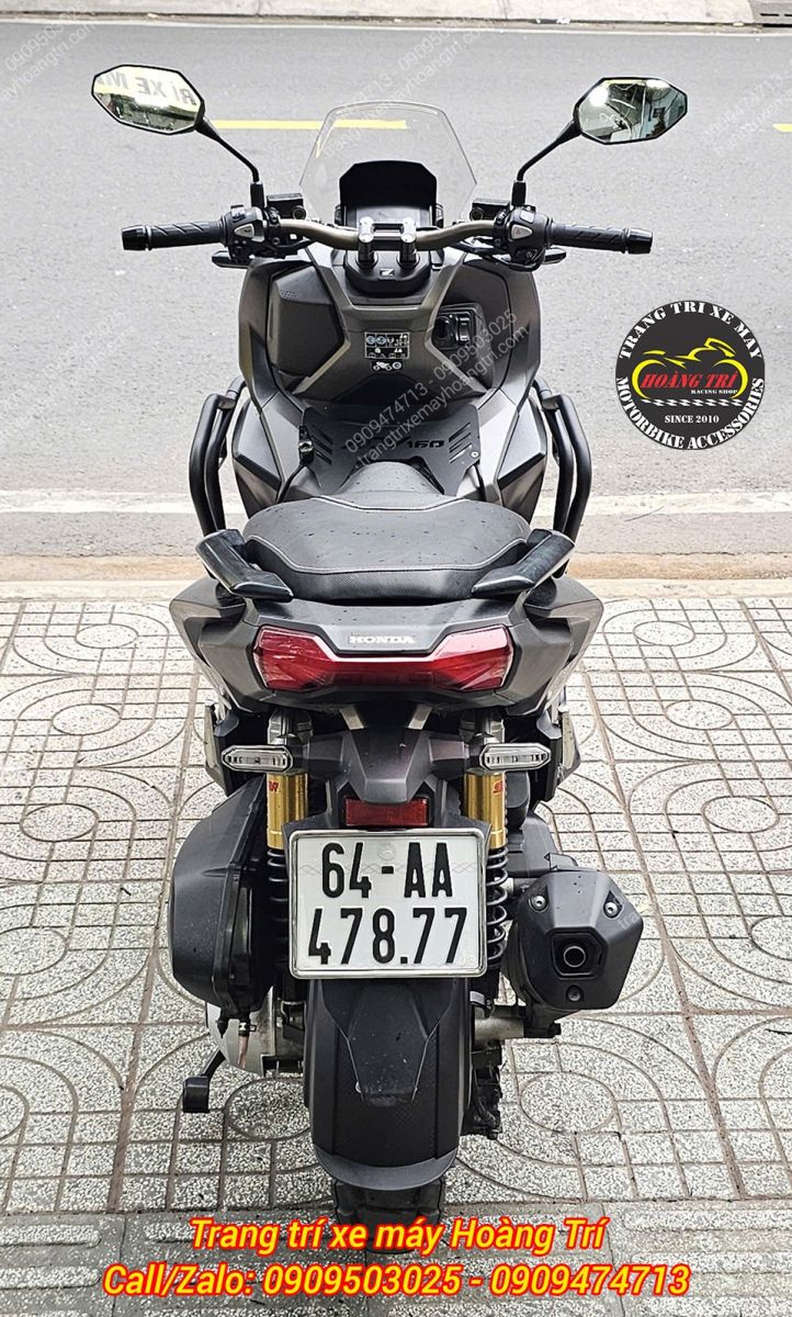 Góc sau Honda ADV 160 nổi bật cùng chắn bùn nguyên khối, tăng vẻ cứng cáp và cân đối hơn