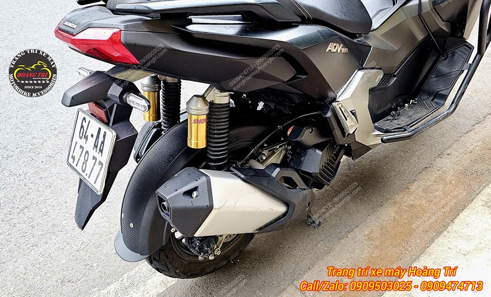 Góc nhìn phía sau Honda ADV 160 với chắn bùn nguyên khối ôm sát bánh đầy thẩm mỹ