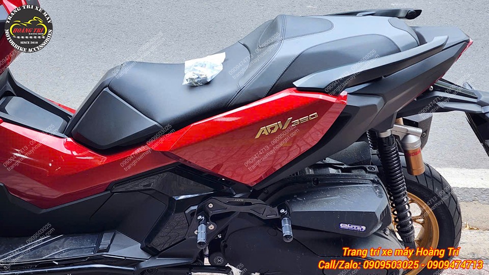Cận cảnh gác chân phụ HTR CNC lắp Honda ADV 350, hoàn thiện chắc chắn và tăng tiện lợi