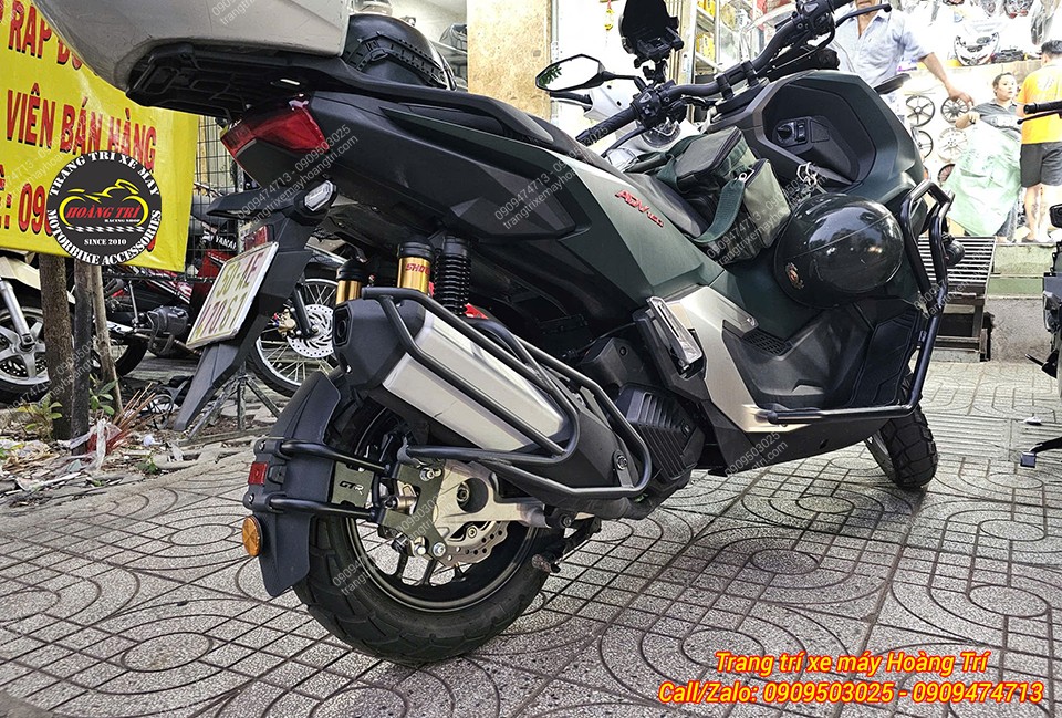 Anh khách còn lắp chắn bùn KTM GTR phía sau, tạo tổng thể hài hòa và đồng bộ hơn