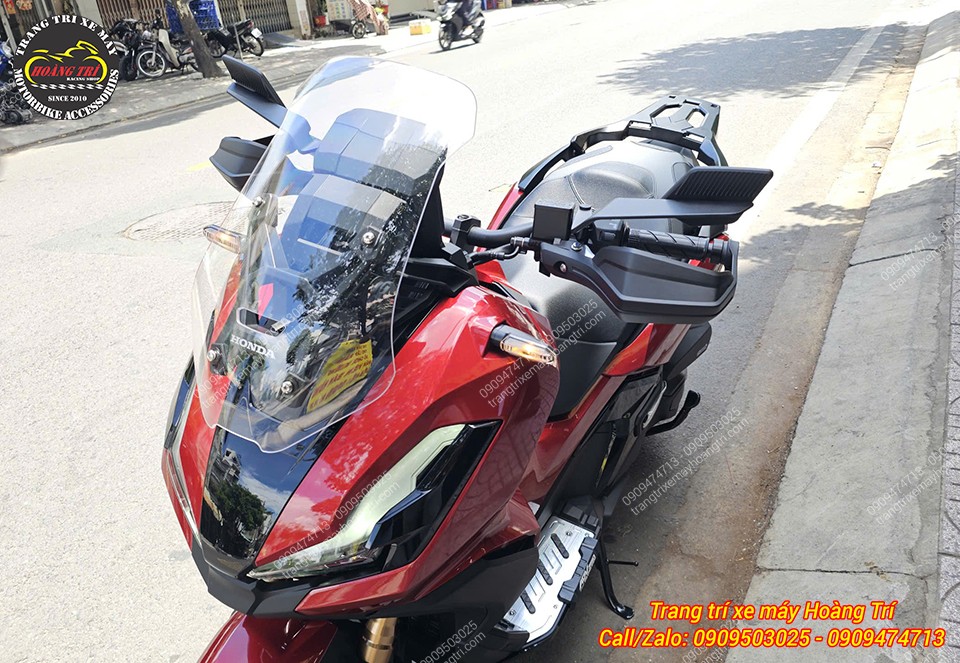Góc nghiêng làm nổi bật kính Shenao cánh gió, tăng vẻ thể thao cho Honda ADV 350