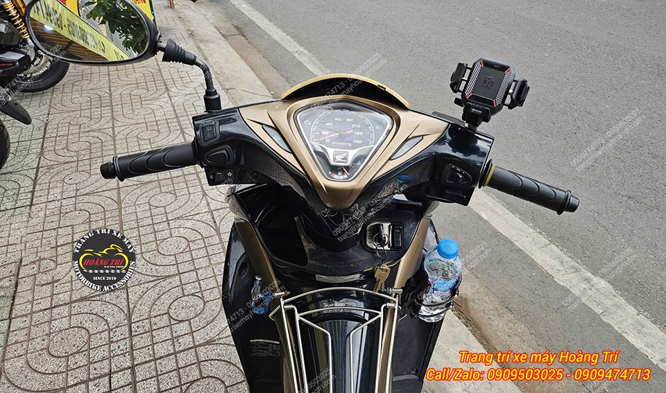 Tổng thể Airblade 2011 trang bị Kewig M33 gọn gàng, theo dõi chỉ đường trên mọi hành trình