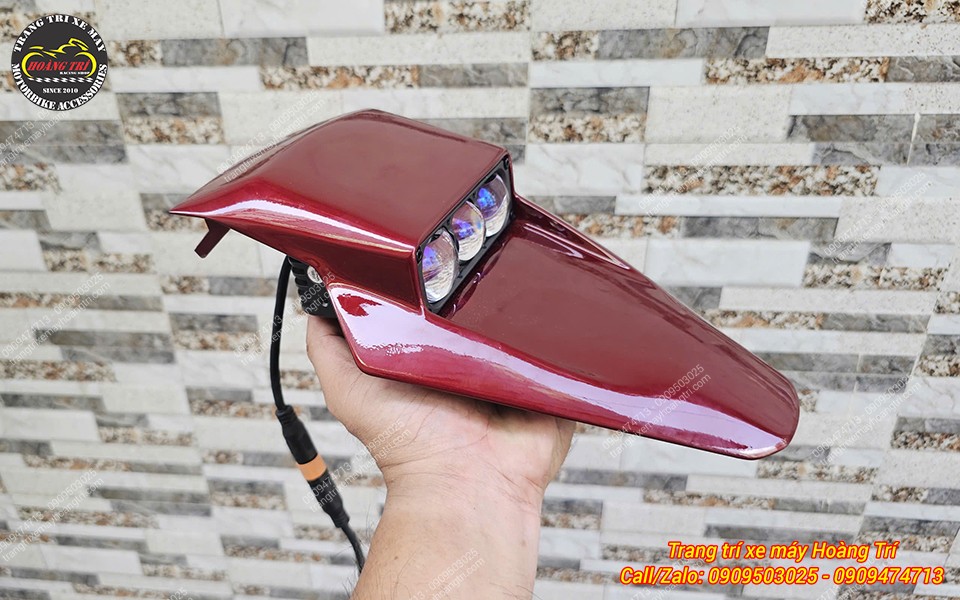 Góc nghiêng mặt nạ tích hợp đèn trợ sáng Aozoom Extra 3 mang phong cách hiện đại, nổi bật