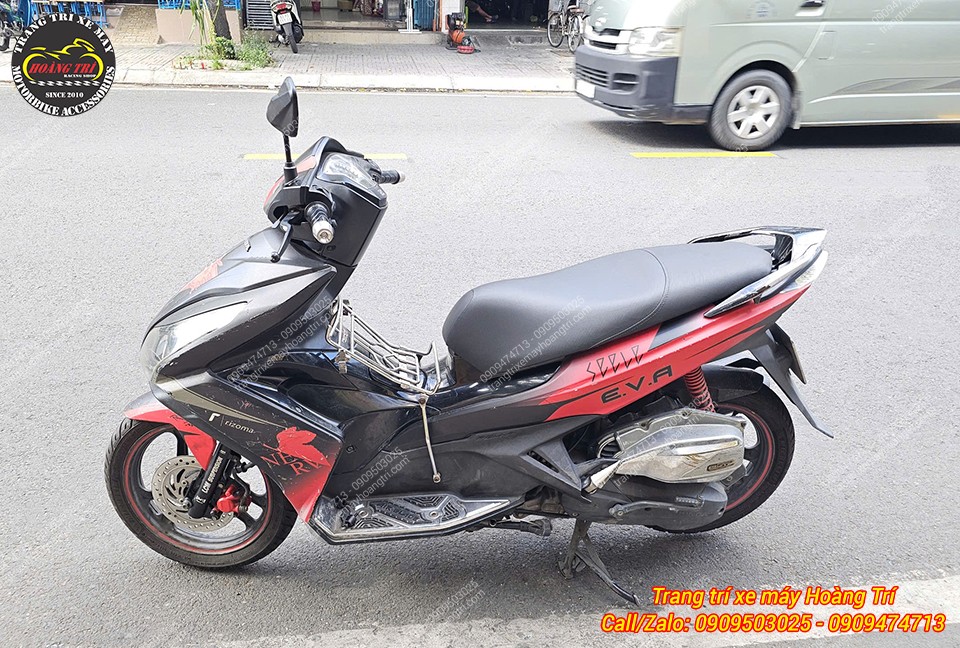 Phuộc trước LCM hài hòa tổng thể màu sắc của xe Airblade 2013, nâng cao thẩm mỹ và trải nghiệm