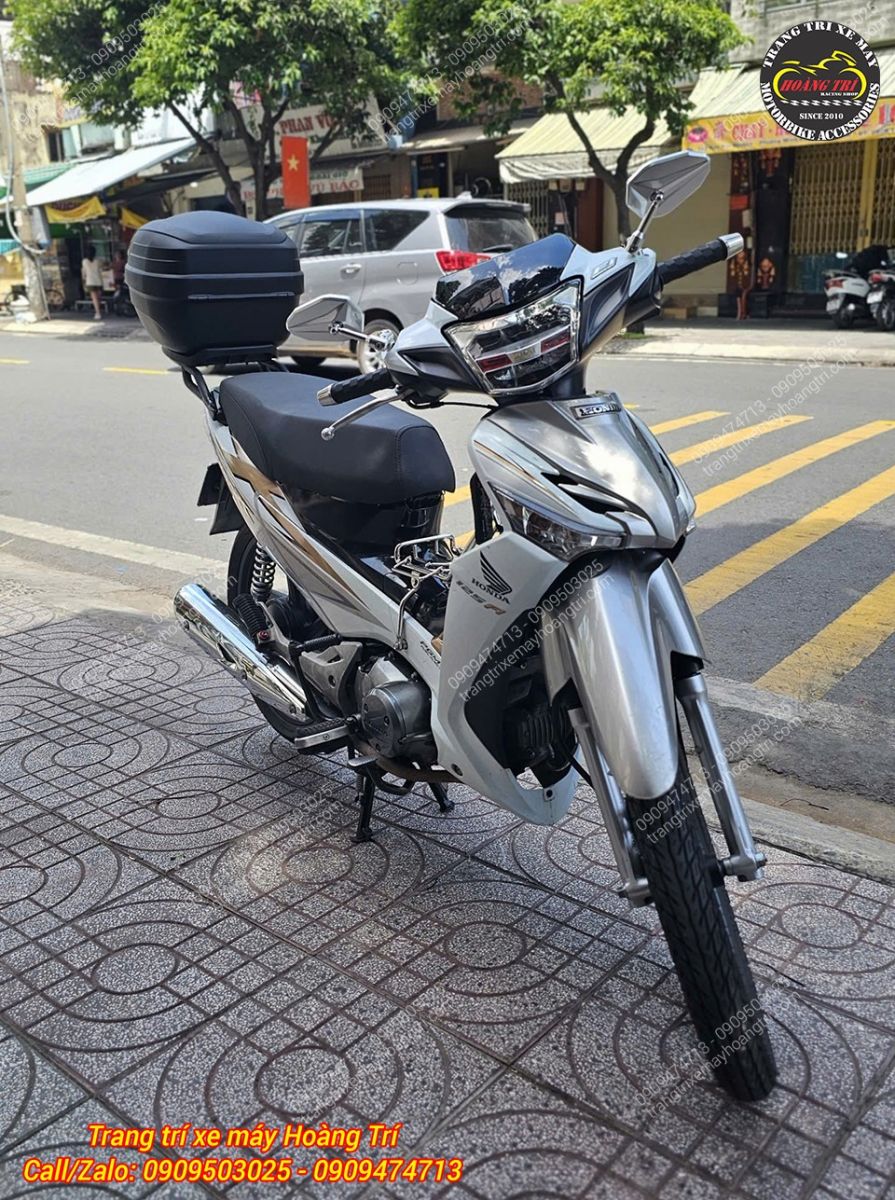Mão đầu đèn và đèn LED 2 tầng Zhi.Pat trở thành điểm nhấn nổi bật ở góc nhìn này