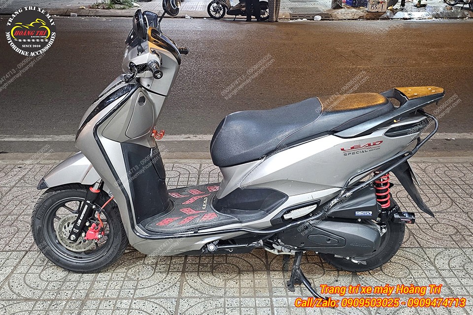 Tổng thể Honda Lead 2022 nâng cấp đồng bộ phuộc trước LCM và phuộc sau RCB Tarmax đỏ đen, hài hòa