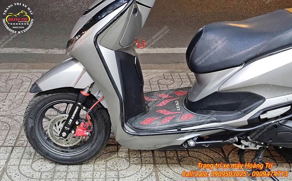 Chi tiết phuộc trước LCM lắp chuẩn zin trên Honda Lead CBS, mang lại diện mạo mạnh mẽ và hiện đại