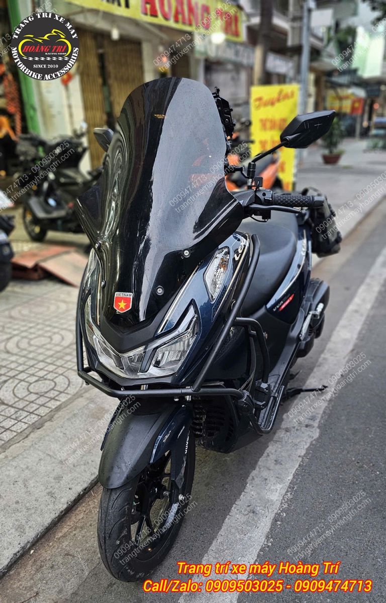 Cận cảnh khung chống đổ HTR Yamaha Lexi 155 bảo vệ dàn đầu chắc chắn, tăng vẻ ngoài hầm hố hơn
