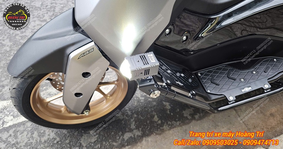 Đèn trợ sáng M10 Ultra phát ánh sáng trắng mạnh, hỗ trợ quan sát hiệu quả khi di chuyển ban đêm