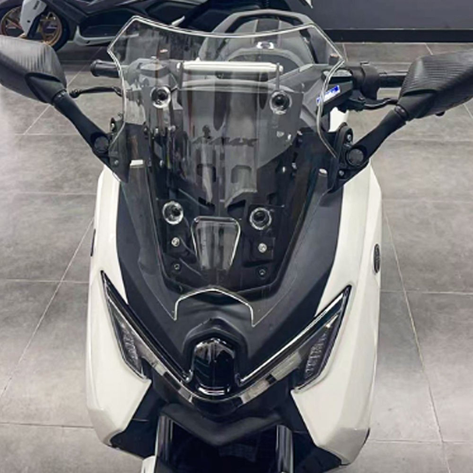 Có thể nâng kính, hạ kính chắn gió khi trang bị khung nâng kính chắn gió NMAX 155