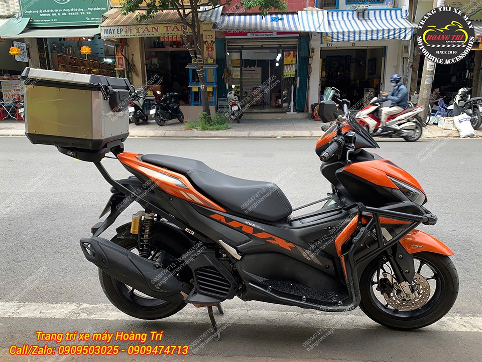 Tổng thể NVX sau khi trang bị phuộc trước Kingham và các phụ kiện khác mang diện mạo độc đáo hơn