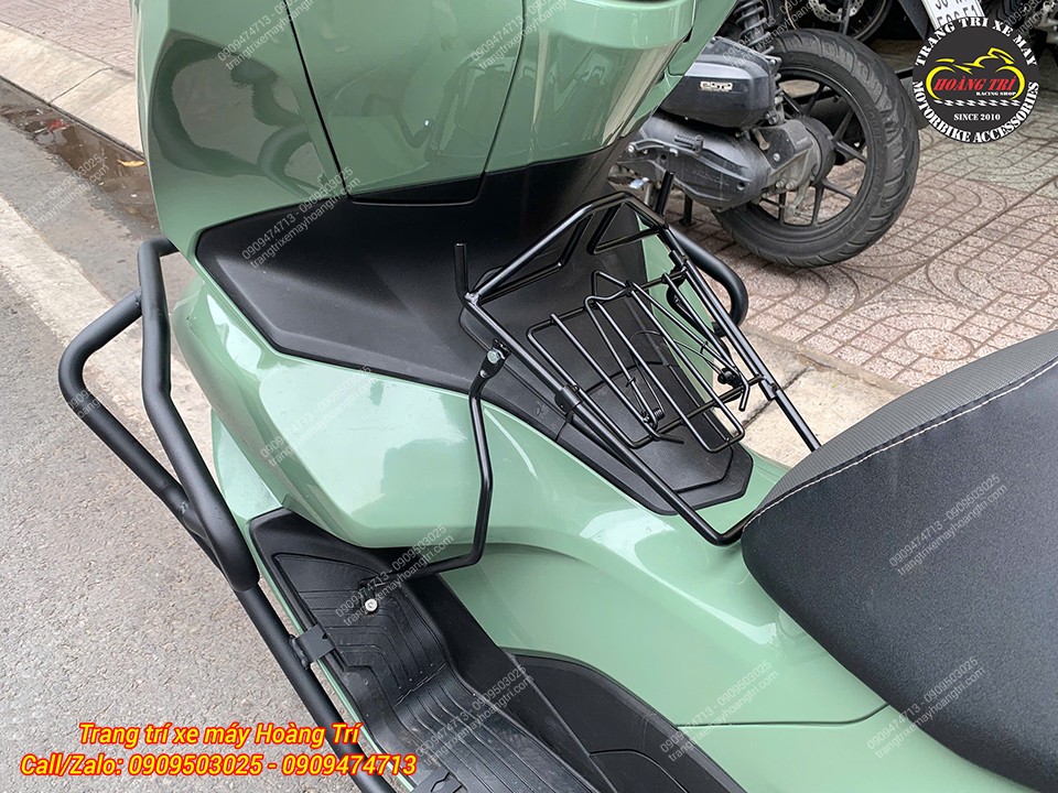 Cận cảnh baga giữa 10 ly PCX 160 lắp gọn gàng, thuận tiện mang theo nhiều vật dụng