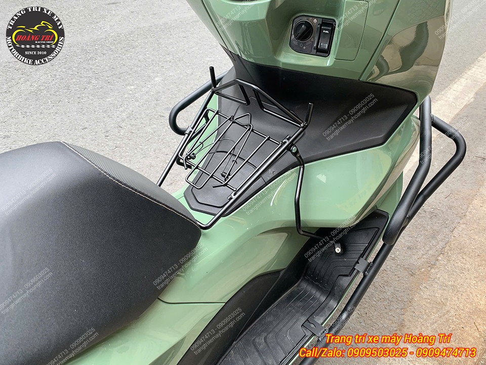 Góc nghiêng baga giữa 10 ly PCX 160 thiết kế chắc chắn, hài hòa với tổng thể xe