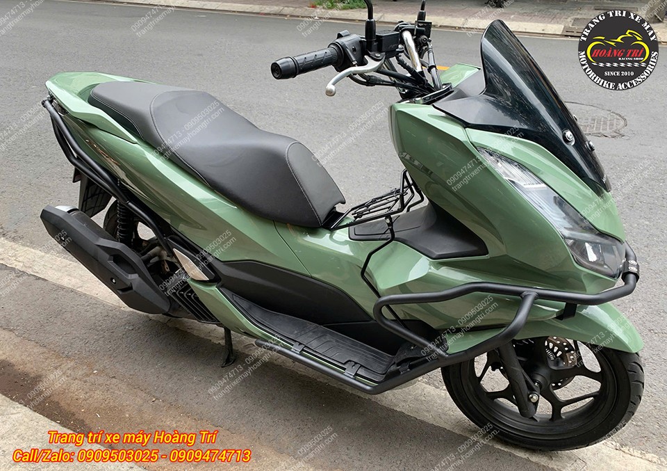 Honda PCX 160 nổi bật hơn với baga giữa 10 ly kết hợp khung bảo vệ đồng bộ và chắc chắn