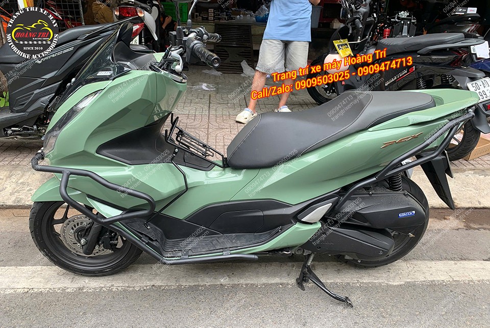 Tổng thể Honda PCX 160 trang bị baga giữa 10 ly tăng tiện ích mà vẫn giữ thẩm mỹ