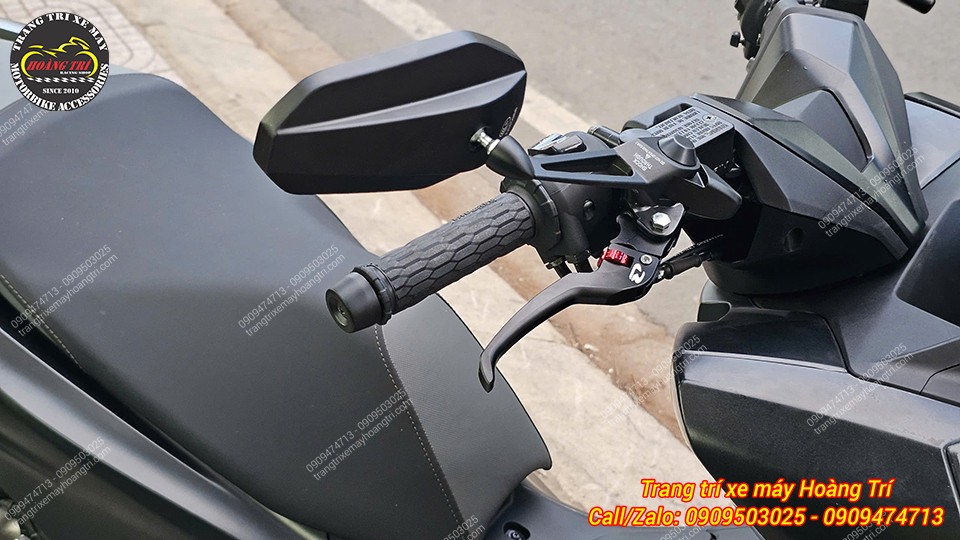 Cận cảnh bao tay Daytona kết hợp kính hậu Shenao, tăng thẩm mỹ và cầm nắm chắc tay hơn