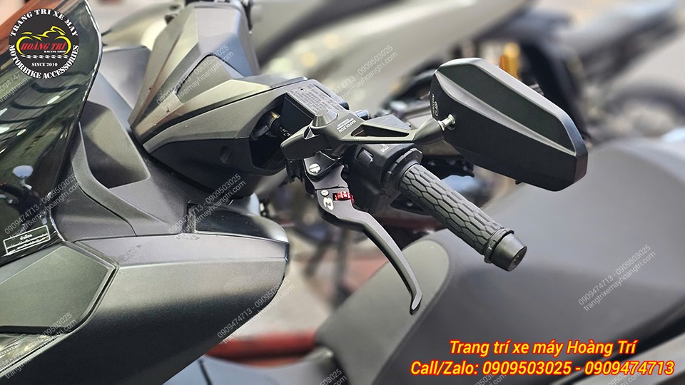 Góc nghiêng bao tay Daytona kết hợp kính hậu Shenao, tạo diện mạo hiện đại và thể thao hơn