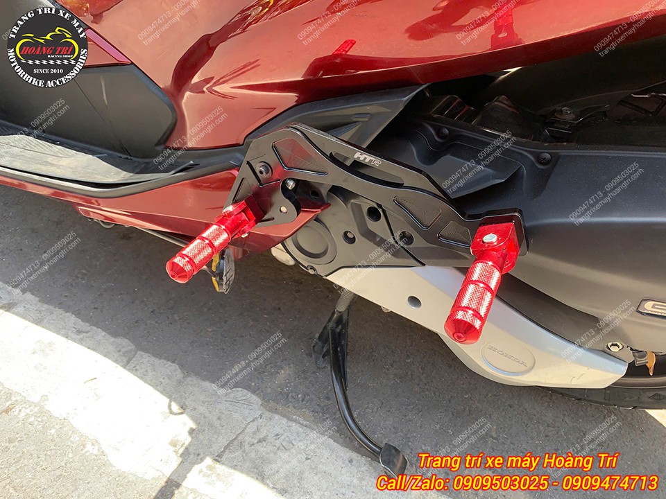 Chi tiết gác chân phụ HTR lắp chuẩn PCX 2018, tăng tiện ích cho người ngồi phía sau