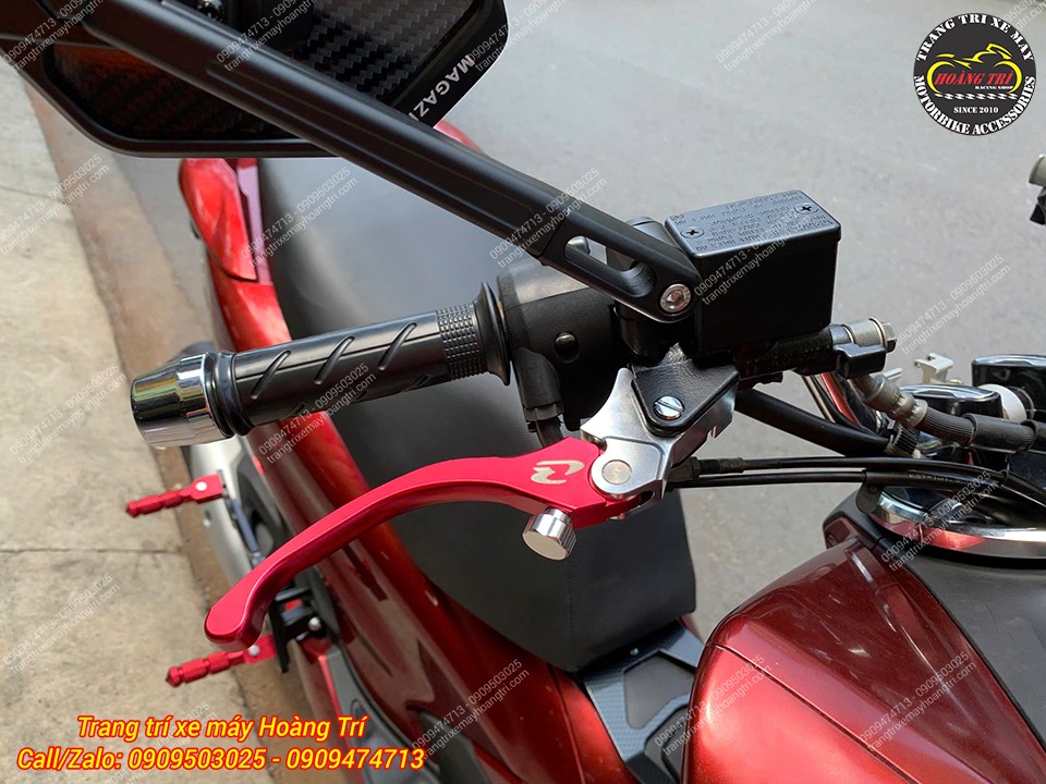 Cận cảnh tay thắng Racing Boy V8 với tông đỏ nổi bật, tăng vẻ ngoài thể thao và cá tính