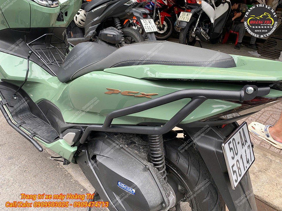 Cận cảnh khung chống đổ sau HTR lắp Honda PCX 160 2026 ôm sát thân xe chắc chắn