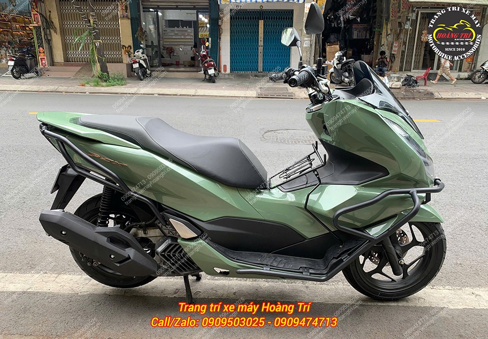 Tổng thể Honda PCX 160 nâng cấp khung chống đổ HTR hài hòa, bảo vệ xe và tăng tính thẩm mỹ