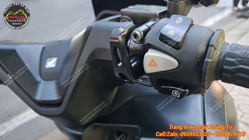 Cận cảnh móc treo đồ nhôm CNC VR cho Honda PCX 160, lắp chắc chắn và sử dụng tiện lợi