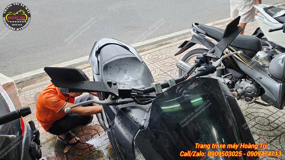 Anh khách còn nâng cấp cùng với kính shenao kiểu cánh gió độc đáo và thể thao