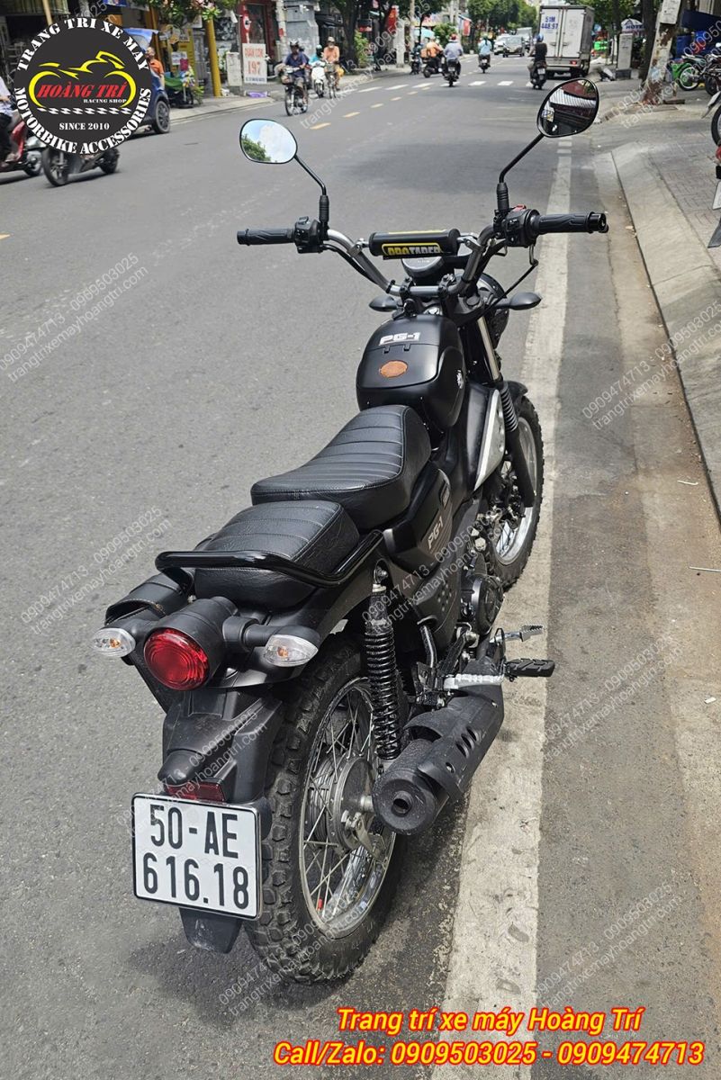 Nhìn từ phía sau, Yamaha PG-1 trang bị thùng giữa OEM vẫn giữ kiểu dáng gọn gàng và cân đối