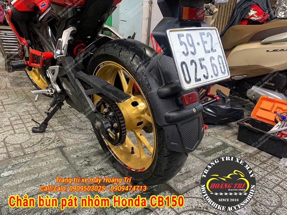 Góc sau Honda CB150 lắp chắn bùn HTR tăng vẻ đẹp tổng thể và giảm bắn bùn đất