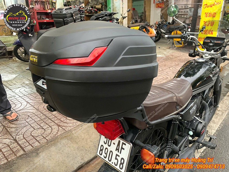 Cận cảnh thùng sau Givi B27NX lắp Honda CG125, tăng không gian chứa đồ cho những chuyến đi
