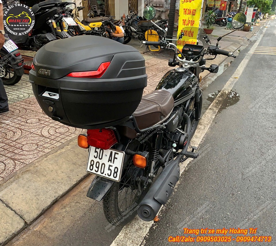 Góc nghiêng Honda CG125 hoàn thiện với thùng sau Givi B27NX, tăng tiện ích sử dụng hằng ngày