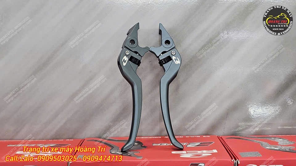 Cặp tay thắng Racing Boy E2 màu xám gia công sắc nét, mang vẻ mạnh mẽ và hiện đại hơn