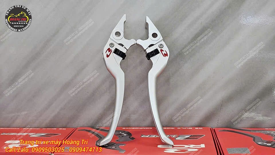 Tay thắng Racing Boy E2 phiên bản màu trắng tạo điểm nhấn tinh tế và phong cách thể thao