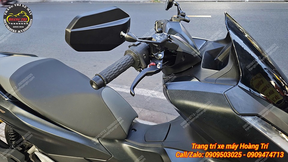 Honda PCX 160 nổi bật hơn với tay thắng Racing Boy E2, tăng vẻ thể thao và hiện đại