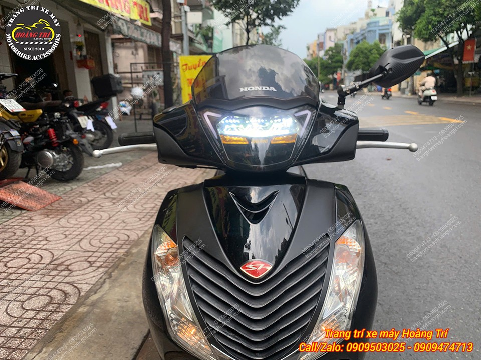 Góc trực diện thể hiện ánh sáng cos mạnh mẽ từ đèn 2 tầng Zhi.Pat trên SH Ý