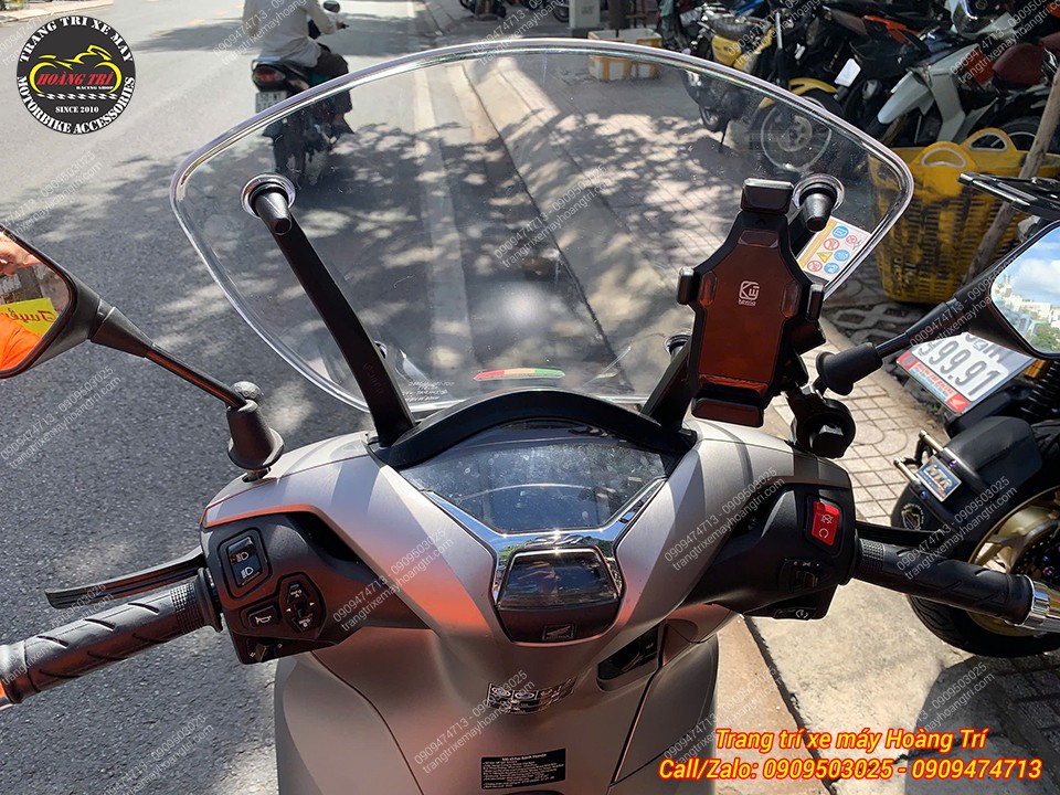 Góc nhìn người lái với kính chắn gió trong suốt Honda SH 350i, hỗ trợ thay đổi ngoại hình độc đáo hơn