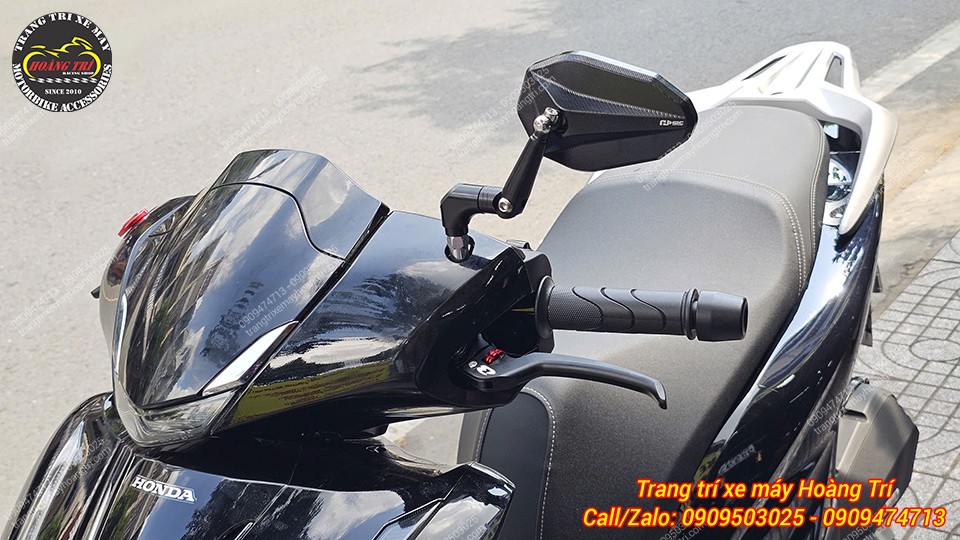 Góc nghiêng Honda SH 2026 nổi bật với tay thắng Racing Boy E2 kết hợp cùng kính hậu kiểu đẹp mắt