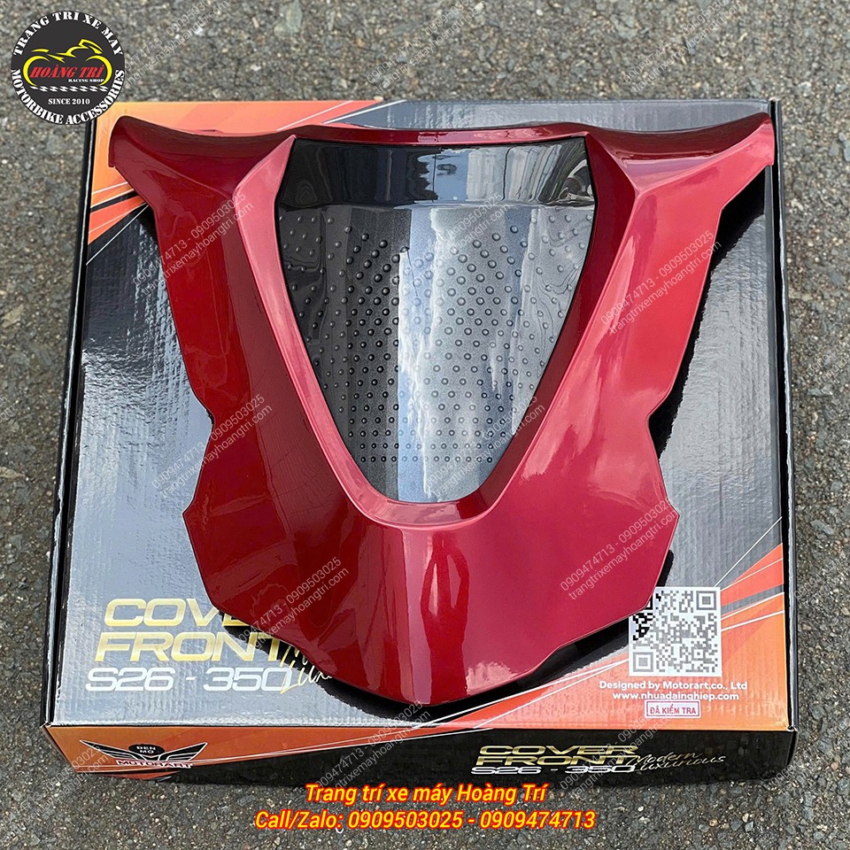 Cận cảnh mặt nạ Motorart màu đỏ với nước sơn bóng đẹp, hoàn thiện sắc nét từng chi tiết