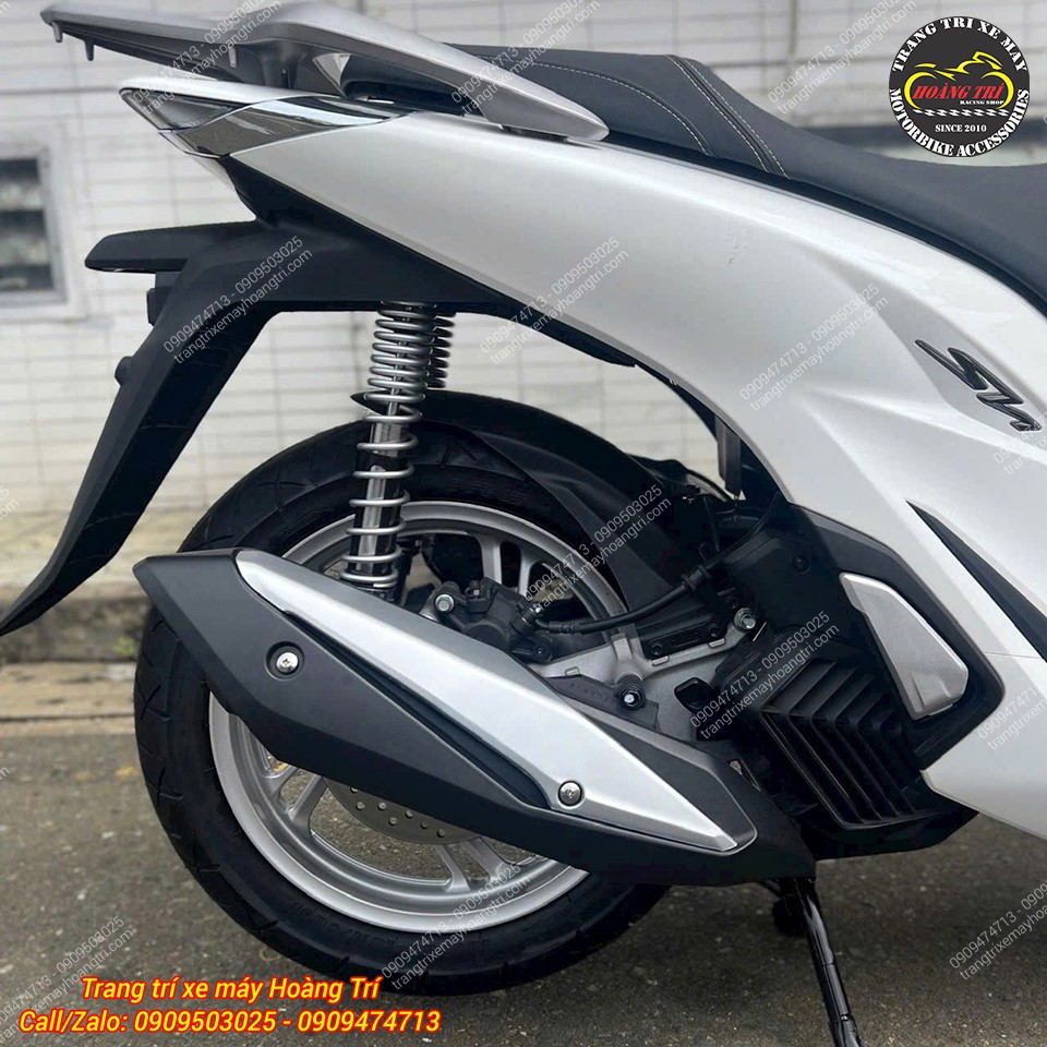Cận cảnh ốp pô Motorart màu bạc lắp Honda SH 2026, tăng vẻ sang trọng và hài hòa tổng thể xe