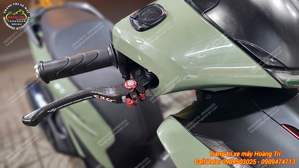 Cận cảnh tay thắng CRG Carbon trên Honda SH 2026, tăng chất thể thao và cảm giác bóp thắng