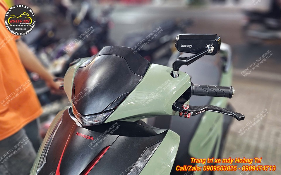 Honda SH 2026 nâng cấp tay thắng CRG Carbon, giúp khu vực tay lái thêm cá tính nổi bật